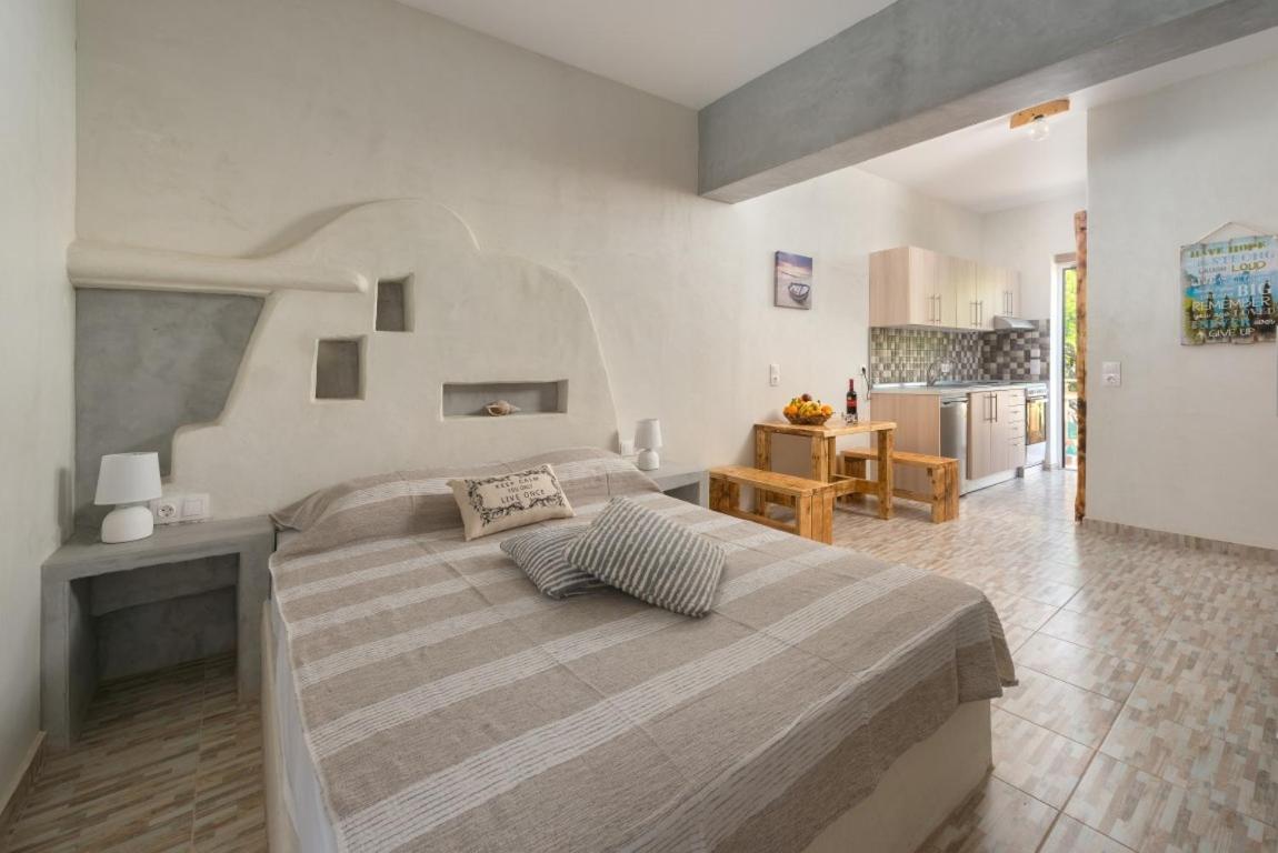 Christos Studios And Family Apartments Stegna Ruang foto