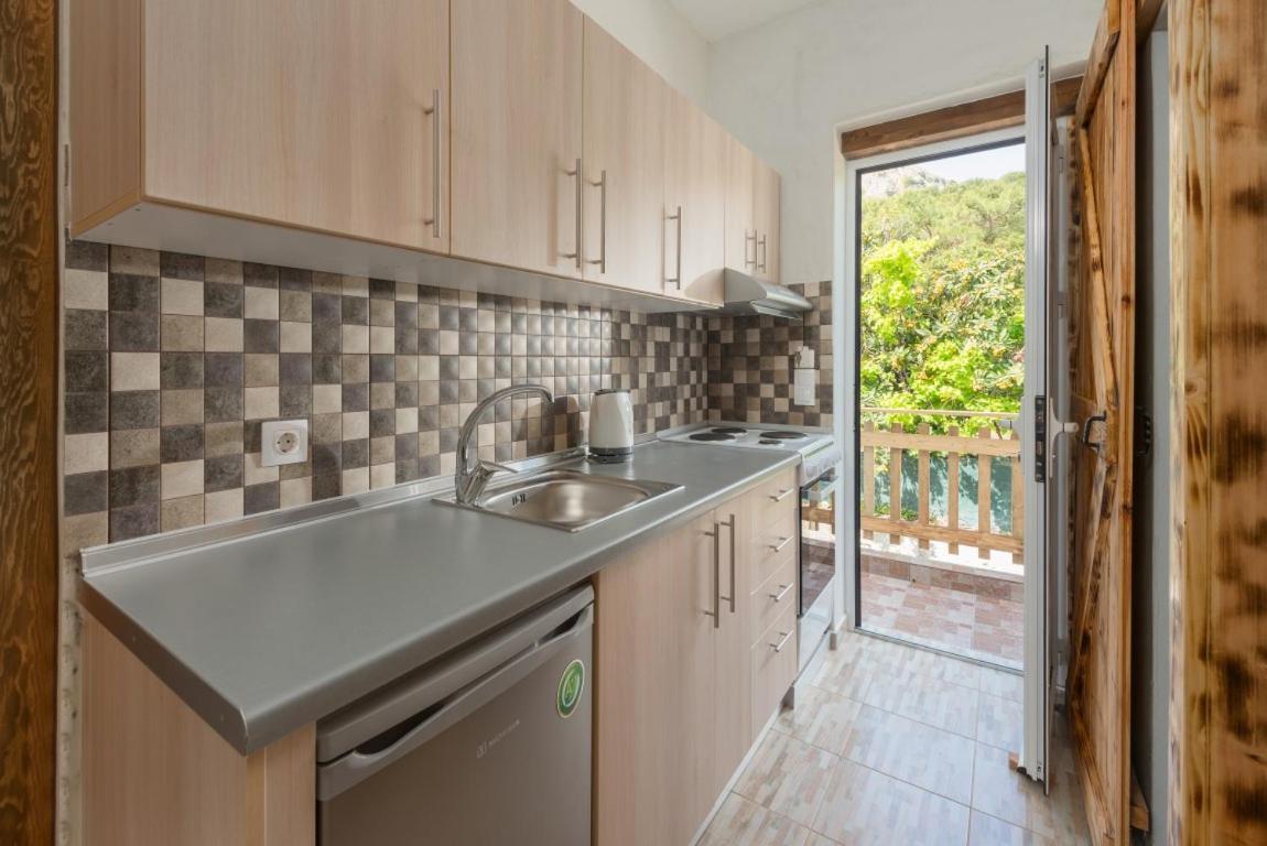 Christos Studios And Family Apartments Stegna Ruang foto